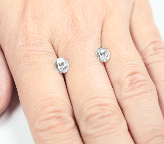 Пара бесцветных топазов высокой чистоты 3,55 карата