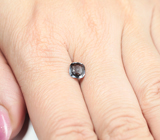 Фиолетовато-синяя шпинель со сменой цвета 0,97 карата