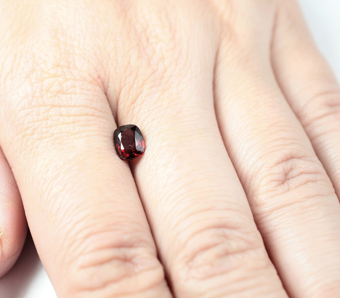 Красная шпинель 1,21 карата