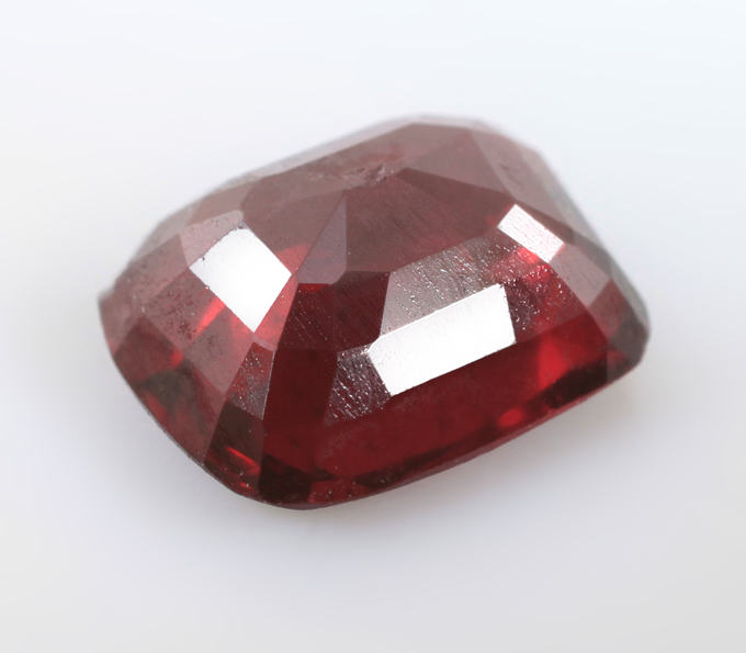 Красная шпинель 1,05 карата