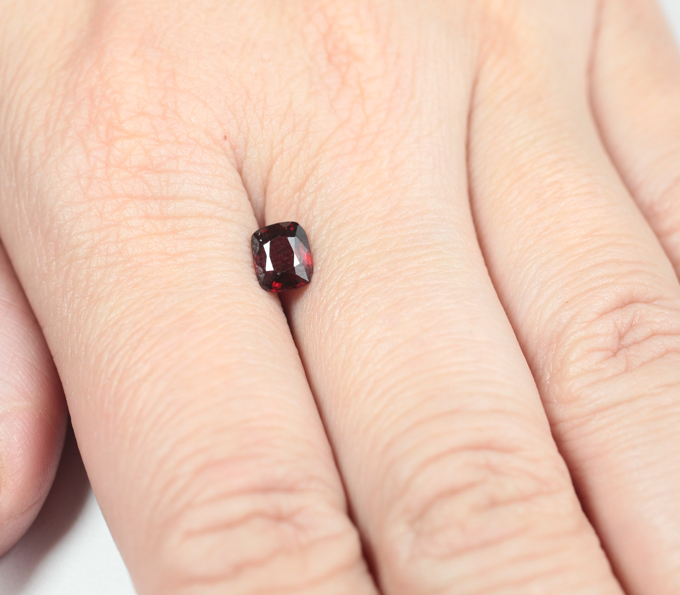 Красная шпинель 1,05 карата