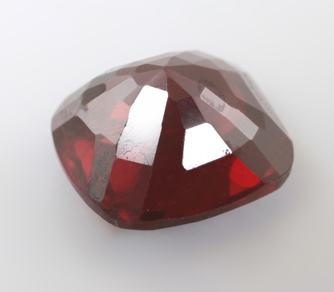 Красная шпинель 1,37 карата