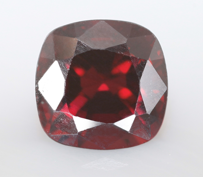 Красная шпинель 1,3 карата