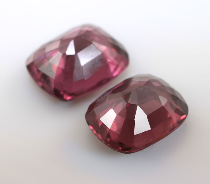 Пара пурпурно-красных шпинелей 2,87 карата