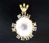 Кулон с чистейшим крупным розовым кварцем эффектной огранки и сапфирами со сменой цвета