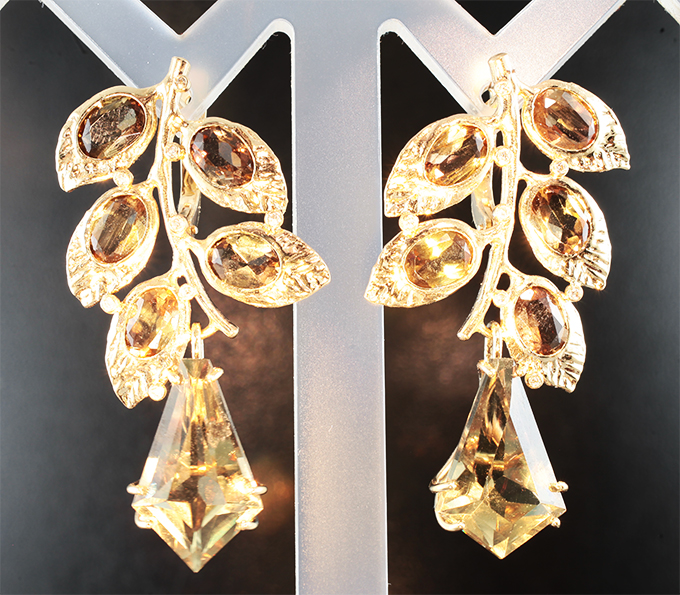 Серьги с диаспорами 15,11 карата, андалузитами 7,02 карата и бриллиантами