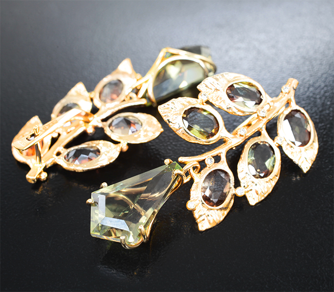 Серьги с диаспорами 15,11 карата, андалузитами 7,02 карата и бриллиантами