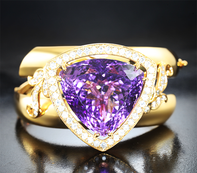 Браслет с чистейшим уругвайским аметистом 64,47 карата и бесцветными цирконами