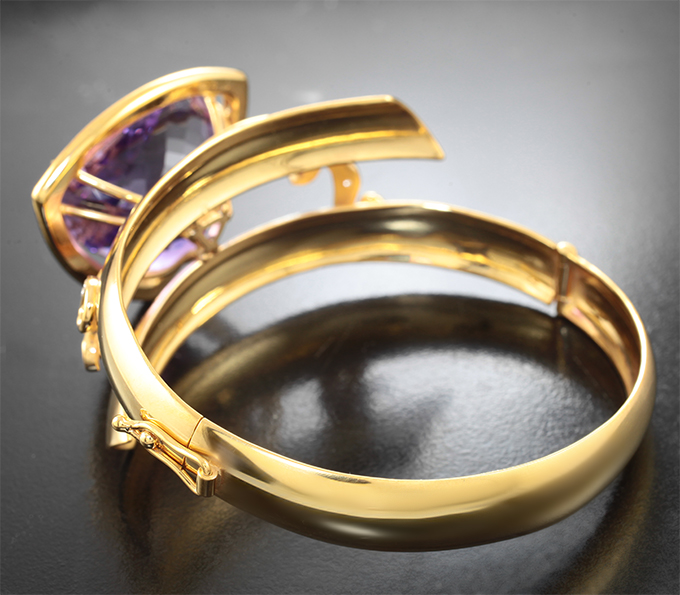 Браслет с чистейшим уругвайским аметистом 64,47 карата и бесцветными цирконами