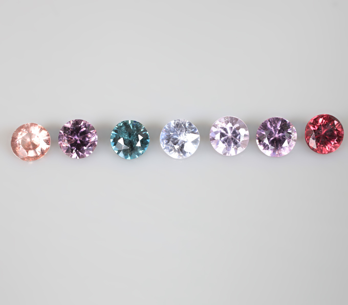 Кольцо с разноцветными шпинелями 3,55 карата