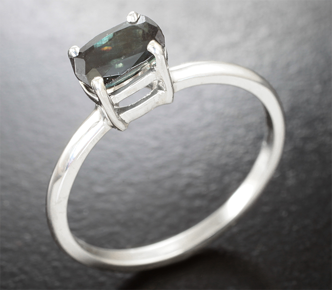 Серебро 925 Кольцо с редким гранатом со сменой цвета 0,9 карата