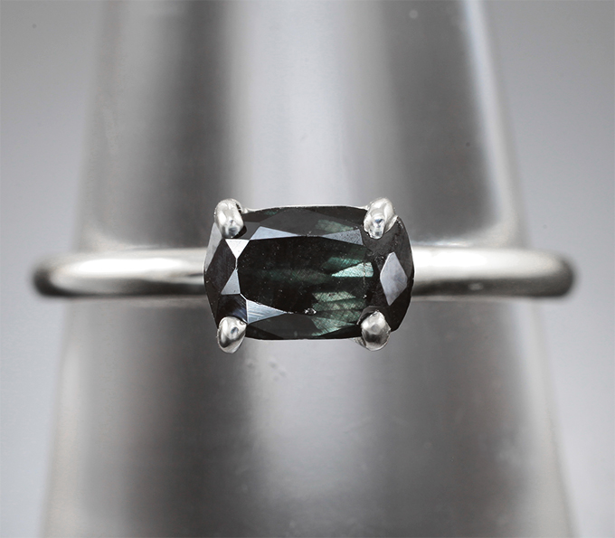 Кольцо с редким гранатом со сменой цвета 0,9 карата