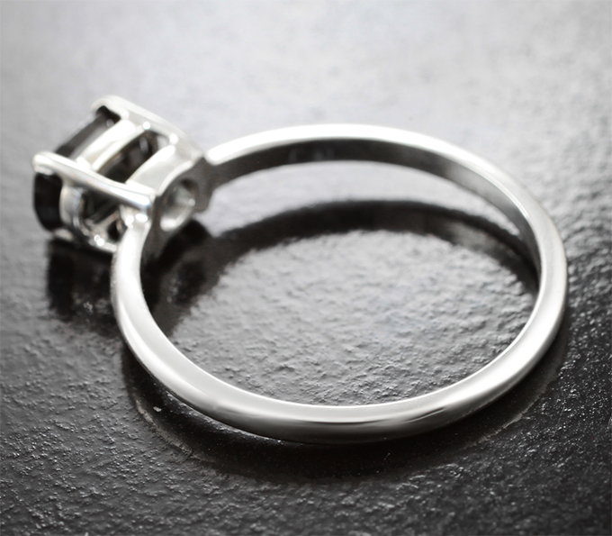 Кольцо с редким гранатом со сменой цвета 0,9 карата