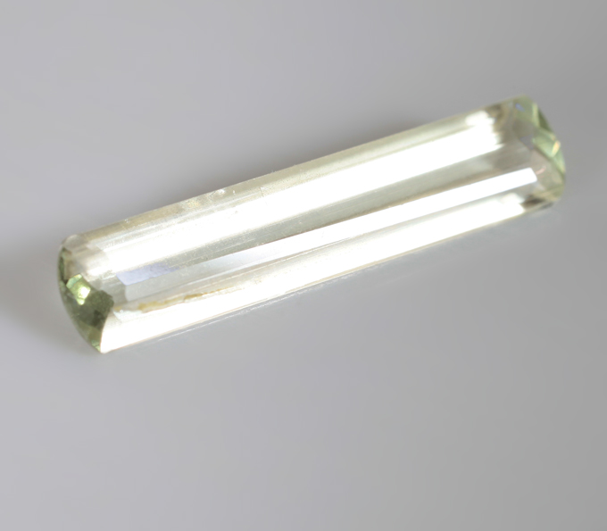 Диаспор редкой огранки 2,42 карата