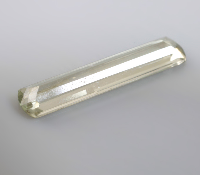 Диаспор редкой огранки 2,42 карата