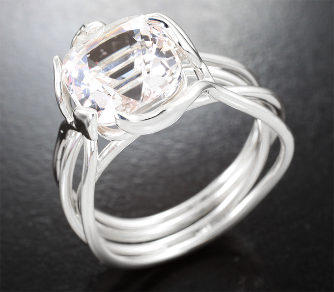 Серебро 925 Кольцо с чистейшим морганитом 4,65 карата