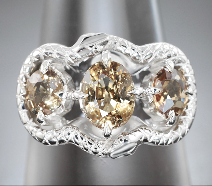 Кольцо с гранатами со сменой цвета 2,05 карата