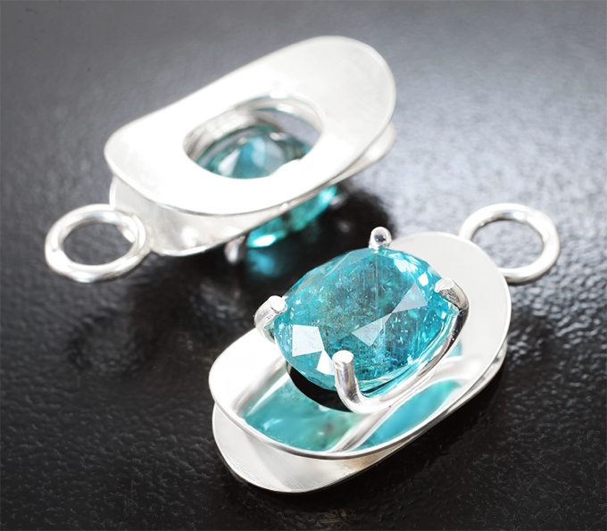 Комплект с неоново-голубыми апатитами 11,23 карата