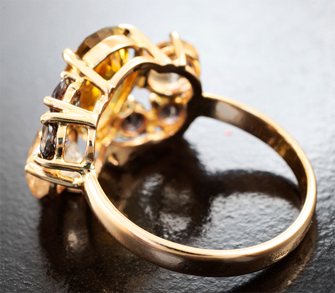 Кольцо с фенакитами 1,98 карата, синхалитом и сапфирами со сменой цвета 