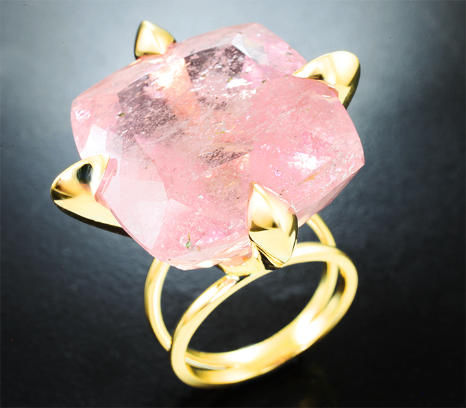 Кольцо с розовым морганитом 65,84 карата