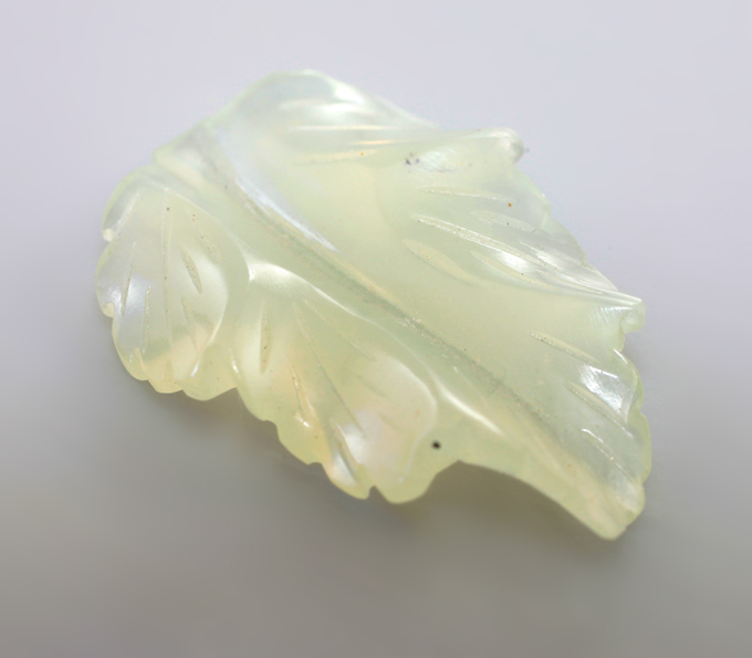 Резной нефрит 5,3 карата