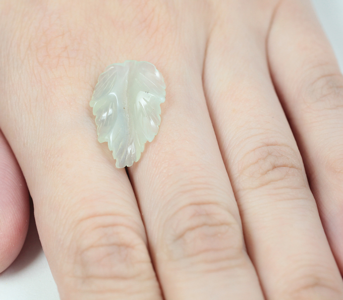 Резной нефрит 5,3 карата