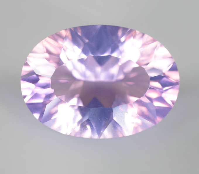 Чистейший лавандовый аметист лазерной огранки 5,67 карата
