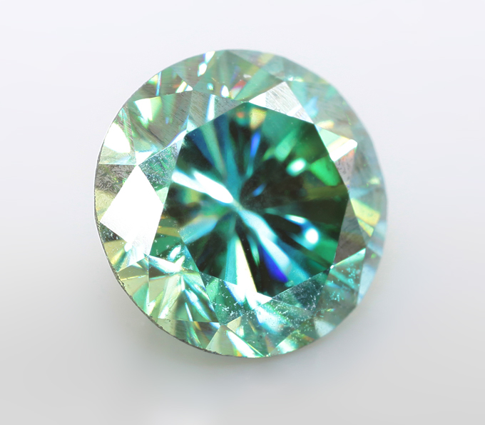 Голубовато-зеленый муассанит 0,87 карата