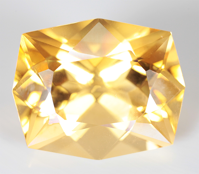 Чистейший крупный цитрин авторской огранки 32,03 карата