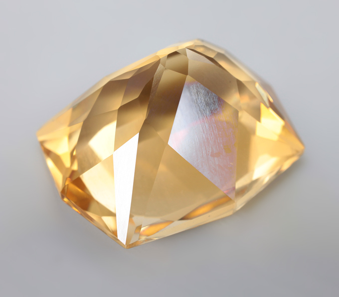 Чистейший крупный цитрин авторской огранки 32,03 карата