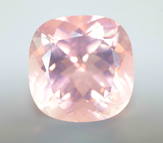 Чистейший крупный розовый кварц 19,1 карата