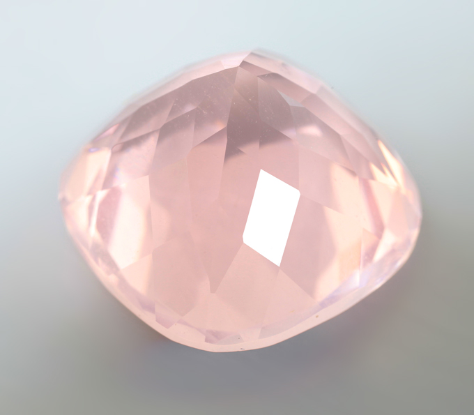 Чистейший крупный розовый кварц 19,1 карата