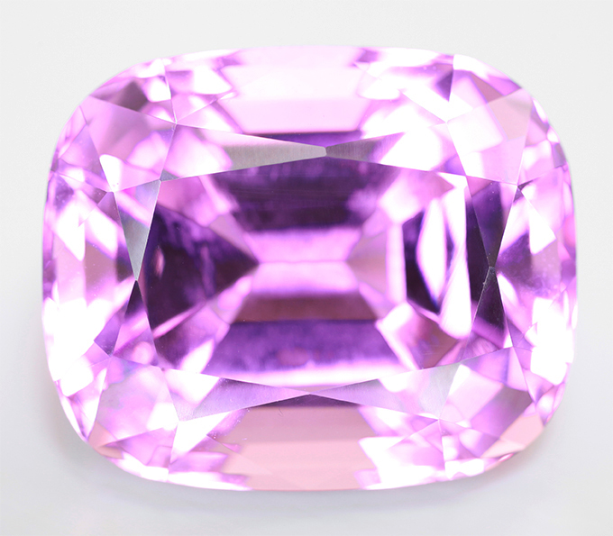 Роскошный крупный кунцит 62,5 карата