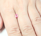"Неоновая" розовая шпинель 0,52 карата
