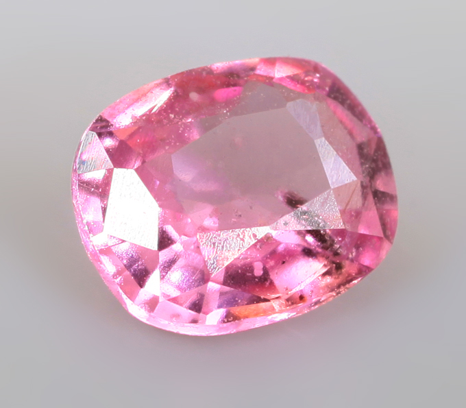 Топовый цвет! "Неоновая" розовая шпинель 0,31 карата
