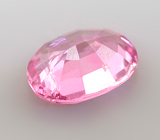 "Неоновая" розовая шпинель 0,28 карата