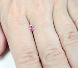 "Неоновая" розовая шпинель 0,28 карата