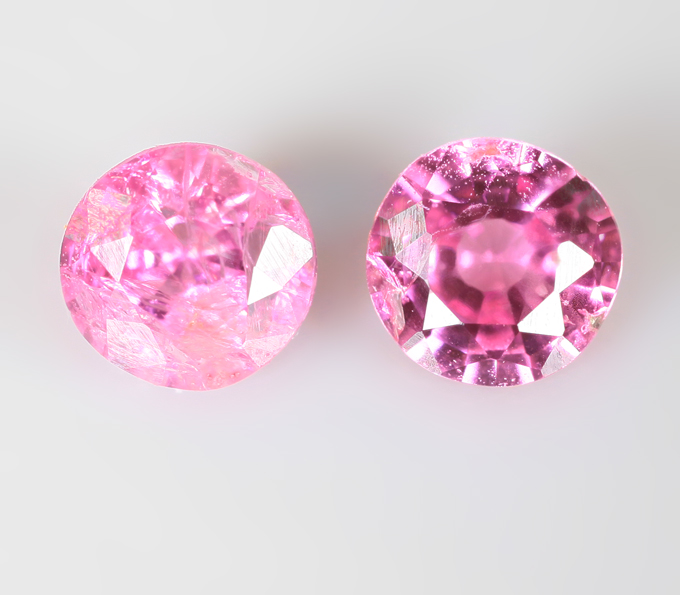 Пара "неоновых" розовых шпинелей 0,62 карата
