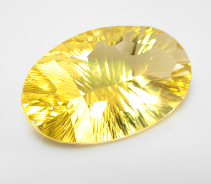 Чистейший крупный лимонный цитрин лазерной огранки 35,26 карата