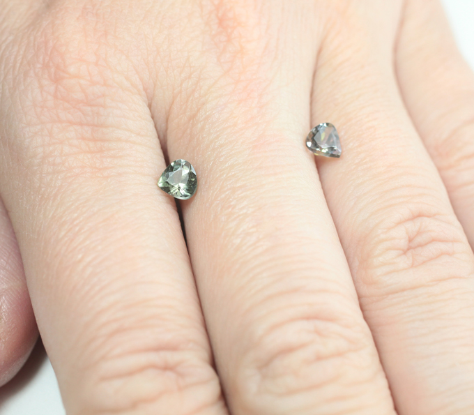 Пара полихромных цоизитов 1,04 карата