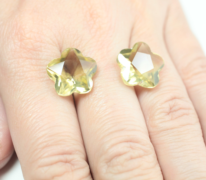 Крупная пара лимонных цитринов авторской огранки 17,53 карата