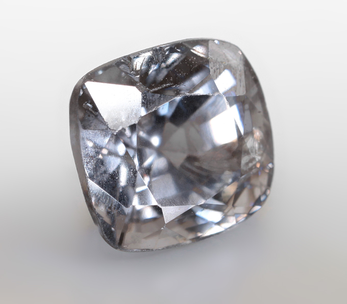 Титановая шпинель 2,06 карата