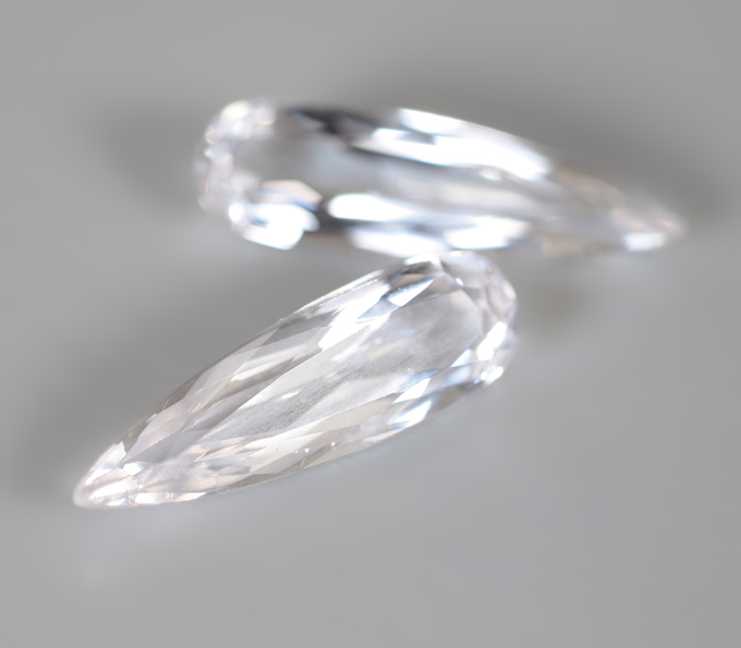 Пара бесцветных данбуритов 3,44 карата