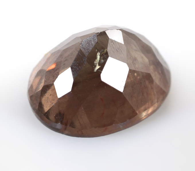 Крупный гранат со сменой цвета 2,53 карата