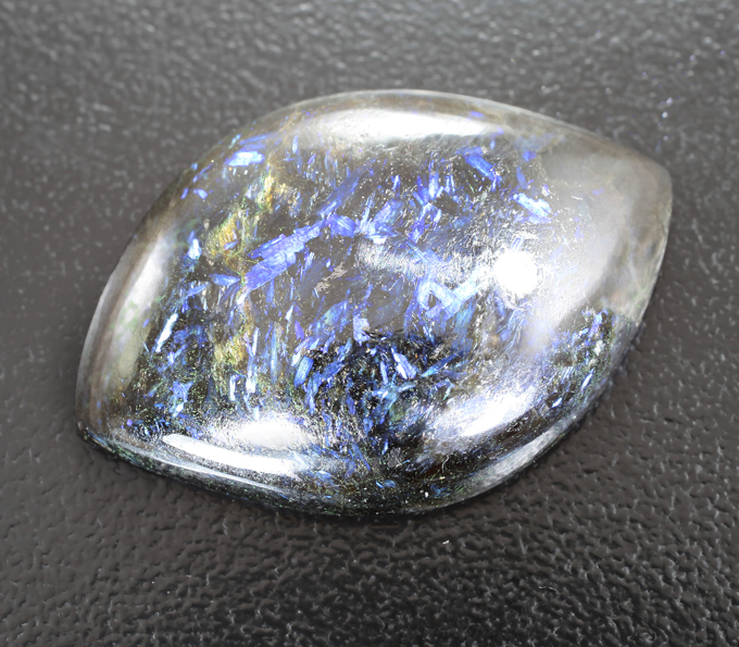 Редкий крупный нууммит 26,84 карата