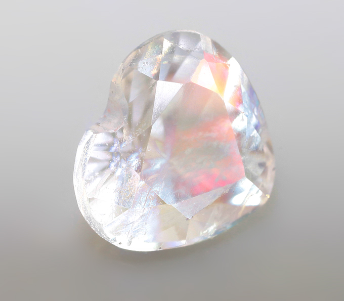 Ограненный лунный камень 0,99 карата