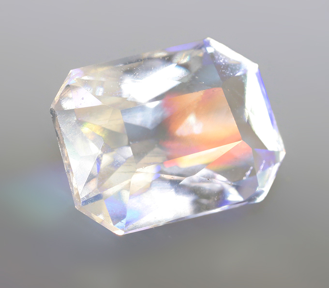 Ограненный лунный камень 1,14 карата