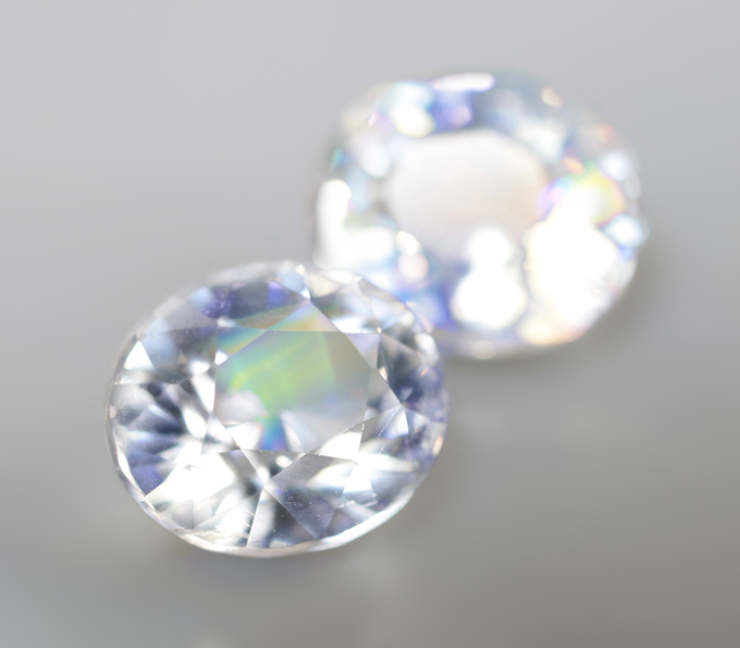 Пара ограненных лунных камней 2,37 карата