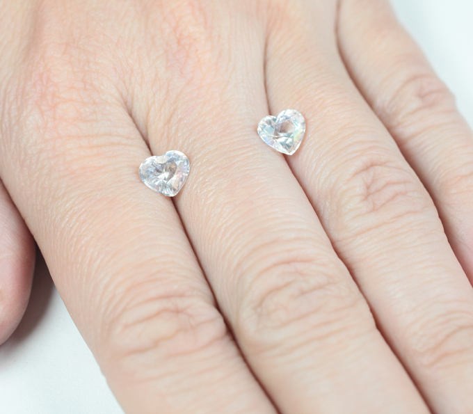 Пара ограненных лунных камней 2,49 карата