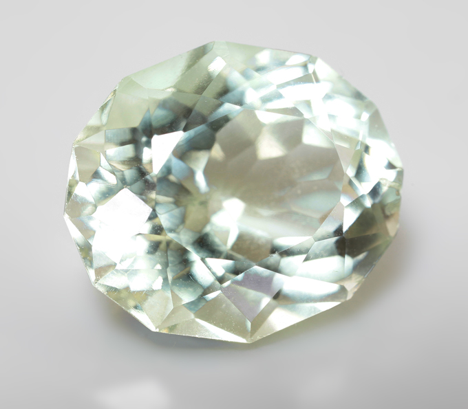 Чистейший зеленый аметист авторской огранки 11,26 карата